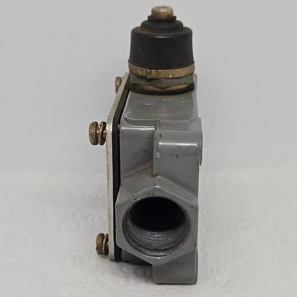 USED Honeywell BAF1-2RN2-LH MICROSWITCH‎